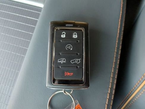 New 2023 Jeep Grand Wagoneer Series III AWD/4WD image 31