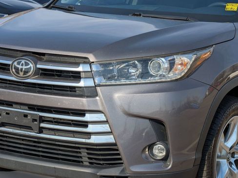 Used 2019 Toyota Highlander Limited image 11