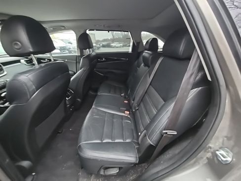 Used 2018 Kia Sorento SX image 16