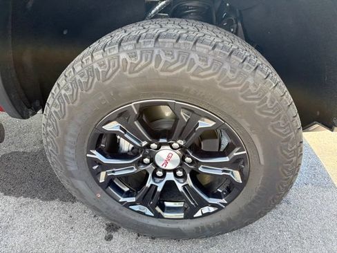 Used 2024 GMC Canyon Elevation w/ Convenience Package RWD image 4