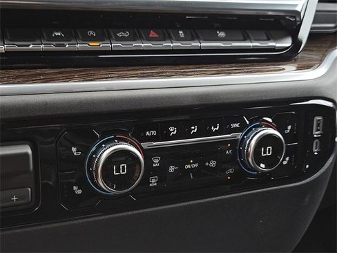 New 2025 GMC Sierra 1500 SLE image 14