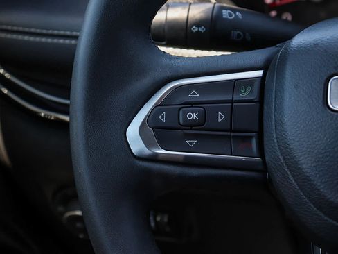 Used 2022 Jeep Compass Latitude w/ Sun and Sound Group FWD image 18