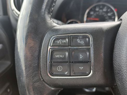 Used 2017 Jeep Wrangler Unlimited Rubicon w/ Connectivity Group image 11