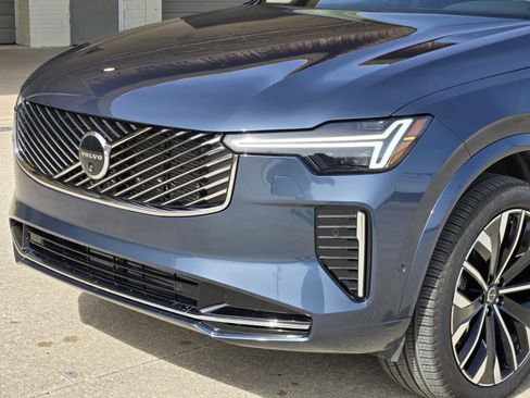 Used 2025 Volvo XC90 T8 Plus w/ Protection Package Premier image 12