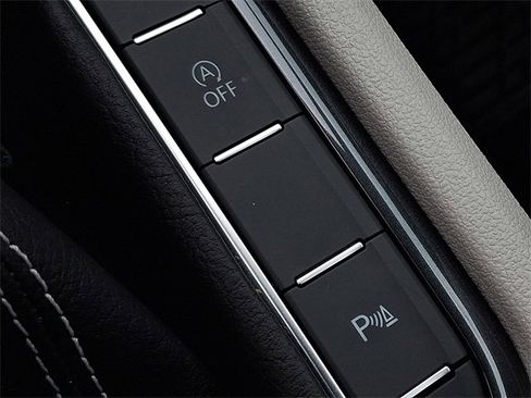 Certified 2023 Volkswagen Tiguan SE R-Line image 25