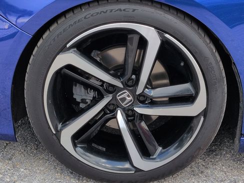 Used 2018 Honda Accord Sport image 11