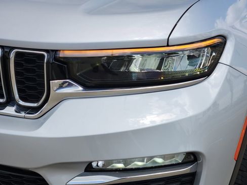 Used 2022 Jeep Grand Cherokee Limited image 9