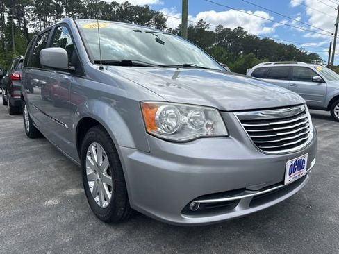 Used 2013 Chrysler Town & Country Touring FWD image 1
