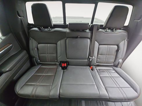 Used 2023 Chevrolet Silverado 1500 High Country w/ High Country Premium Package AWD/4WD image 13