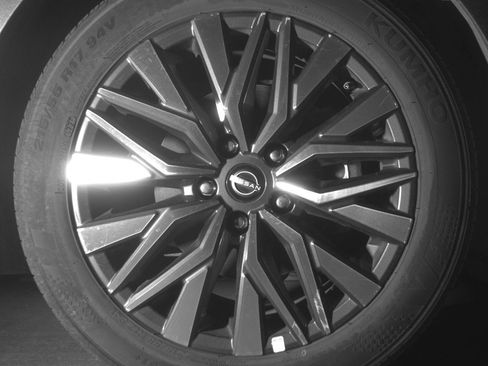 Used 2025 Nissan Altima 2.5 SV FWD image 13