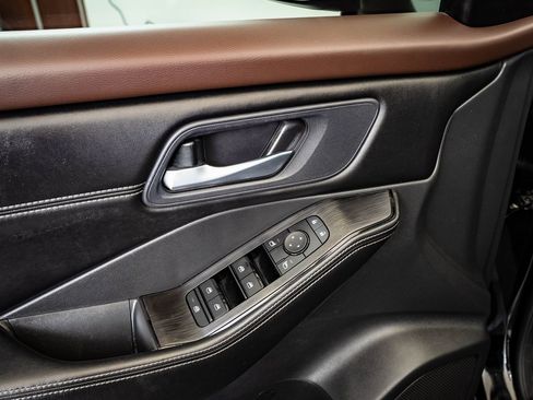 Used 2022 Nissan Rogue SV w/ SV Premium Package image 24