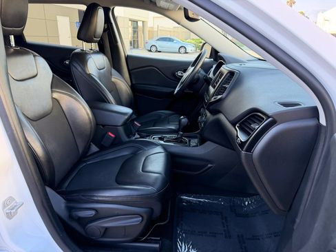 Used 2020 Jeep Cherokee Latitude Plus FWD image 17