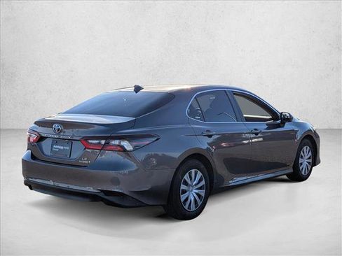 Used 2021 Toyota Camry LE image 5