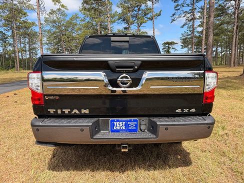 Used 2018 Nissan Titan PRO-4X AWD/4WD image 4