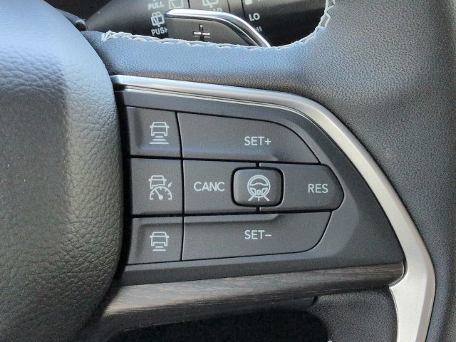 New 2027 Jeep Grand Cherokee Altitude RWD image 25