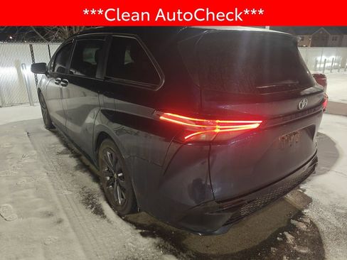 Used 2023 Toyota Sienna XSE image 4