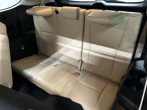 Used 2021 Toyota Highlander XLE AWD/4WD image 22