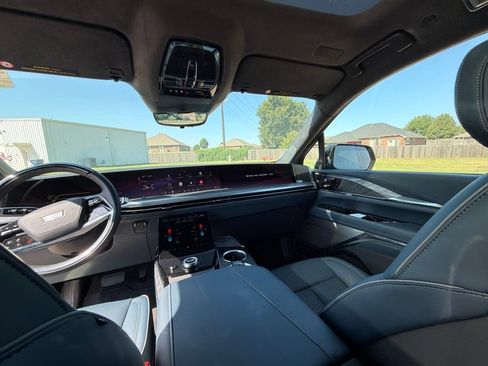 Used 2025 Cadillac Escalade IQ Luxury 2 AWD/4WD image 18