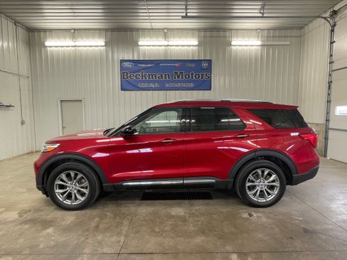 Used 2022 Ford Explorer Limited w/ Class IV Trailer Tow Package image 2