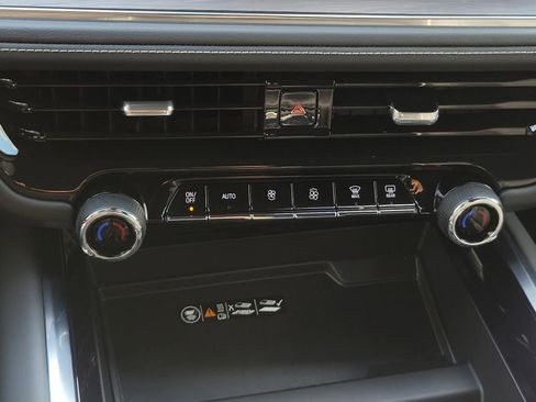 Used 2025 Chevrolet Suburban Premier RWD image 27