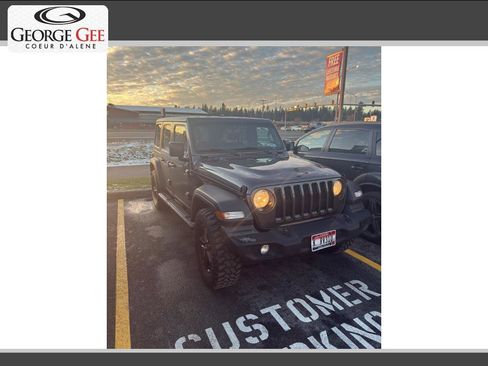 Used 2023 Jeep Wrangler Unlimited Sport image 1