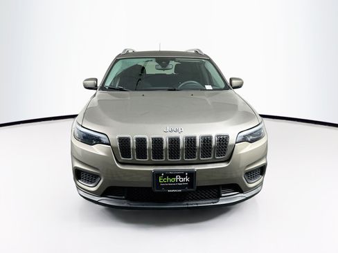 Used 2021 Jeep Cherokee Latitude FWD image 2