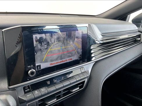 Used 2025 Toyota Camry SE image 31