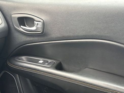 Used 2019 Jeep Compass Latitude w/ Popular Equipment Group AWD/4WD image 31