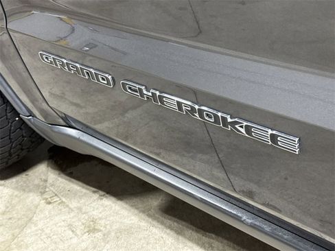 Used 2017 Jeep Grand Cherokee Laredo w/ Quick Order Package 23E image 26