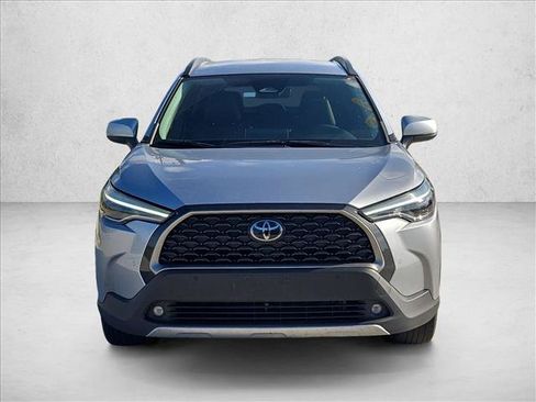 Used 2023 Toyota Corolla Cross XLE FWD image 2