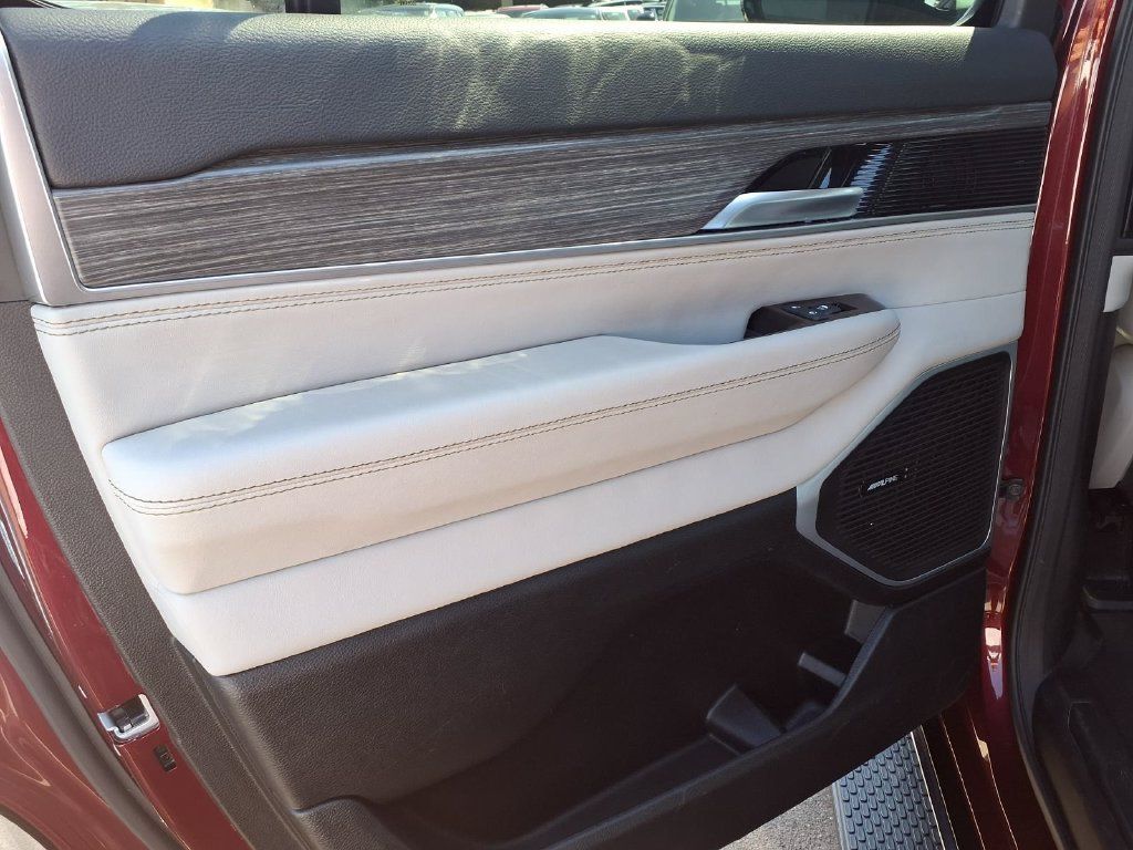 Used 2024 Jeep Wagoneer Series III AWD/4WD image 7