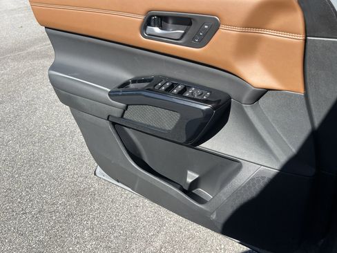 New 2026 Nissan Pathfinder Platinum image 13