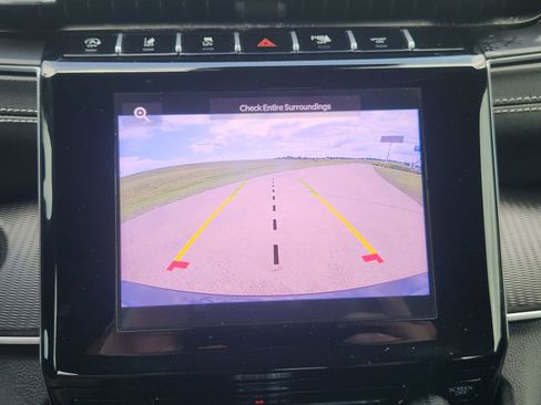 Used 2025 Jeep Grand Cherokee Laredo X RWD image 21