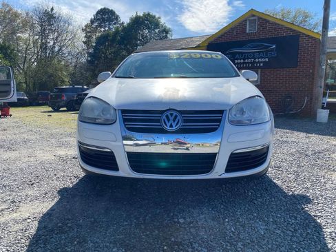 Used 2010 Volkswagen Jetta S image 3