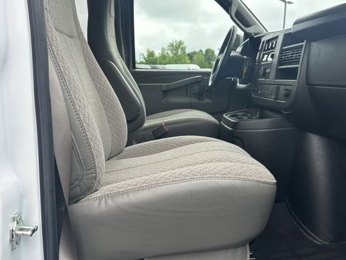 Used 2025 Chevrolet Express 3500 LT w/ LT Preferred Equipment Group RWD image 14