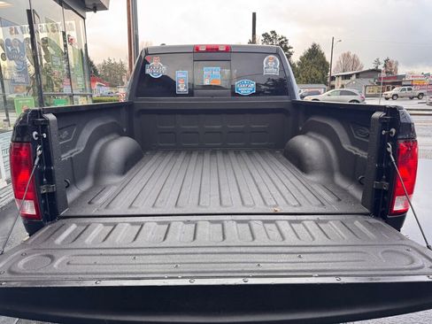 Used 2015 RAM 1500 Classic SLT w/ Luxury Group image 8