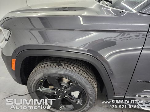 New 2025 Jeep Grand Cherokee Limited w/ Black Appearance Package image 33