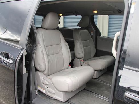 Used 2015 Toyota Sienna XLE Premium AWD/4WD image 17