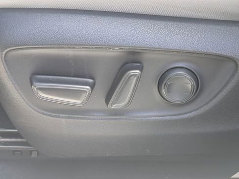 Used 2020 Toyota RAV4 XLE w/ Convenience Package FWD image 21