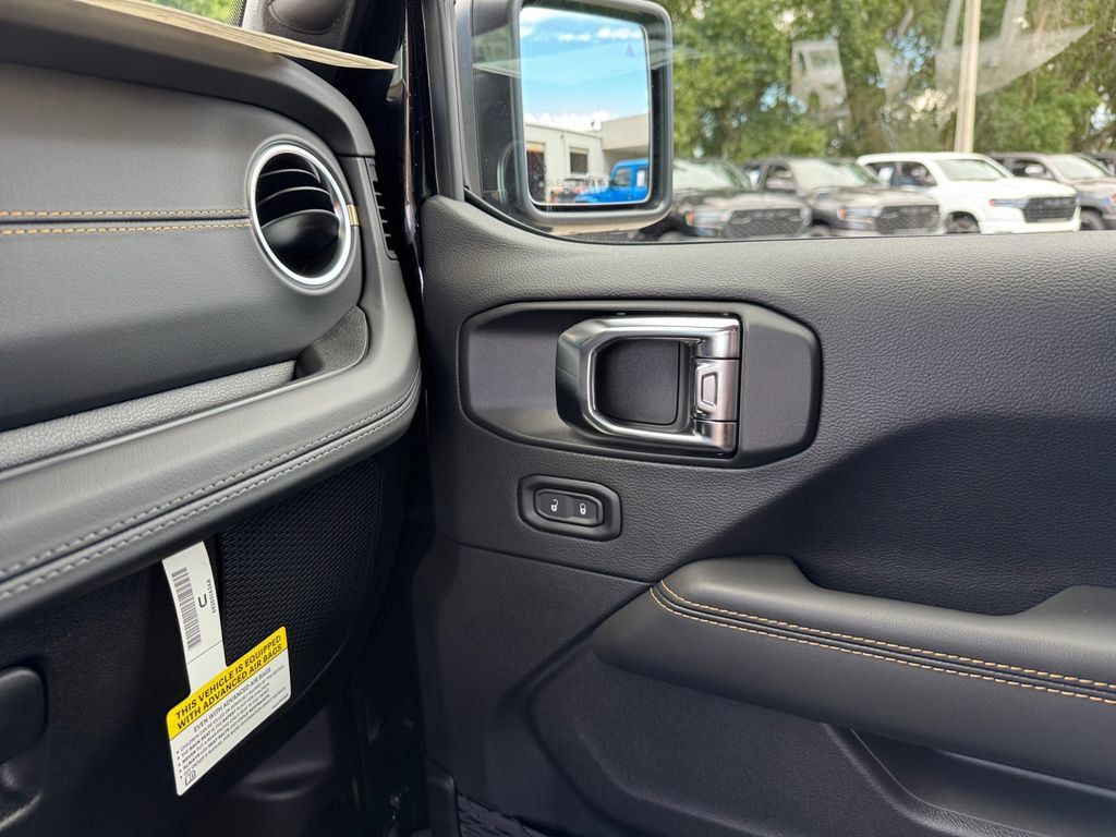 New 2025 Jeep Wrangler Unlimited Sahara AWD/4WD image 26