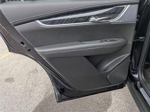 Used 2025 Cadillac XT6 Premium Luxury image 26
