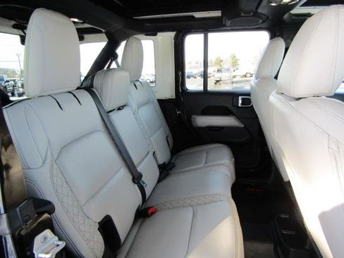 Used 2022 Jeep Wrangler Unlimited Sahara image 14