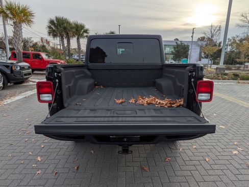 Used 2024 Jeep Gladiator Sport image 17