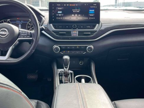 Used 2024 Nissan Altima 2.5 SR w/ SR Premium Package FWD image 3