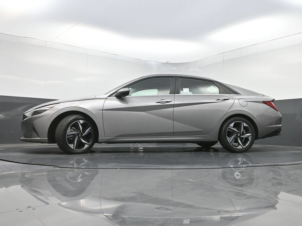 Used 2022 Hyundai Elantra Limited FWD image 28