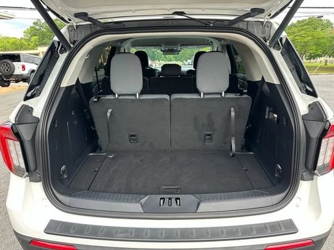 Used 2025 Ford Explorer Active AWD/4WD image 42