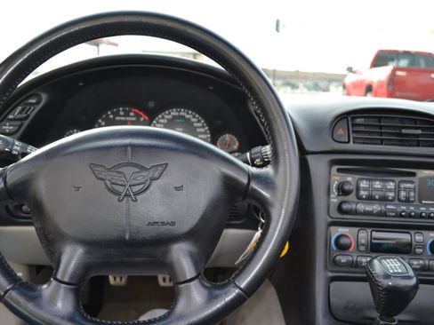 Used 2000 Chevrolet Corvette Convertible w/ Memory Pkg image 17