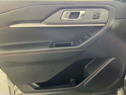 Used 2025 Ford Explorer ST-Line w/ Premium Package image 10