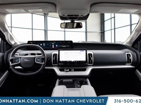 Used 2025 Ford Expedition Active AWD/4WD image 4