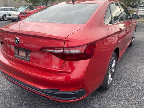 Used 2022 Volkswagen Jetta SE FWD image 4